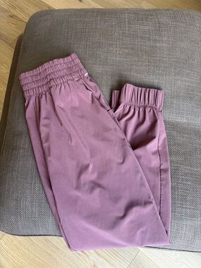 Vuori Women’s Size Small Jogger Pants - Dusty Mauve